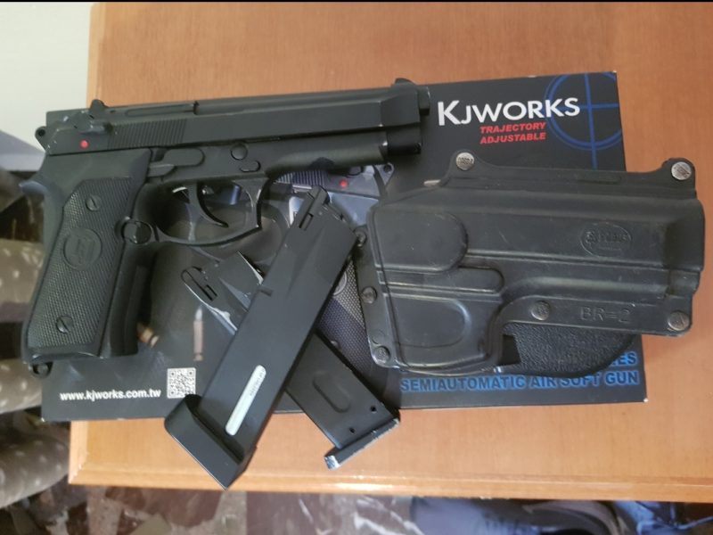 Beretta m9 KJW + Funda + 2 Cargadores