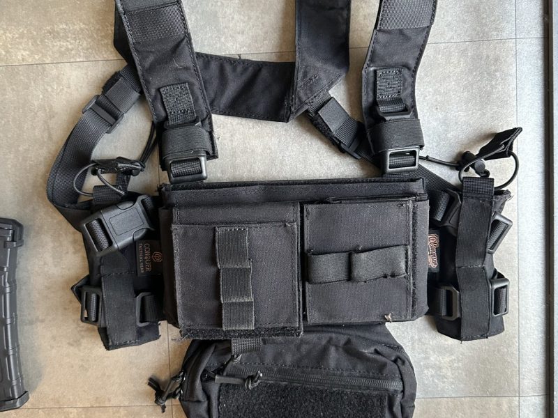 Secutor Astra III shadow aeg + 5 cargadores specna arms + chest rig de conquer