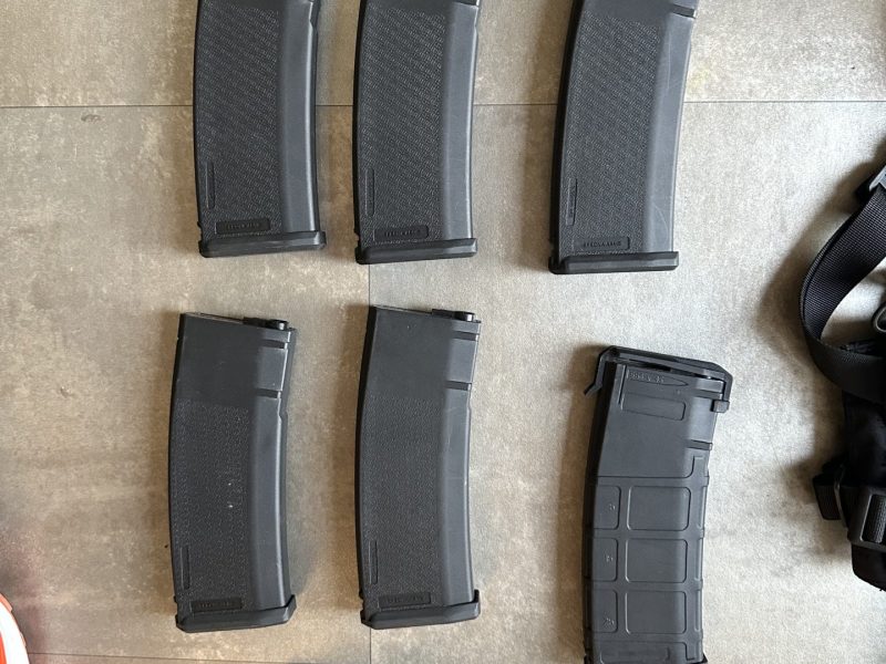 Secutor Astra III shadow aeg + 5 cargadores specna arms + chest rig de conquer