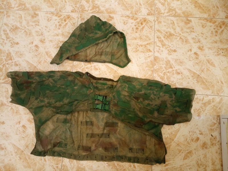 Manto ghillie con capucha