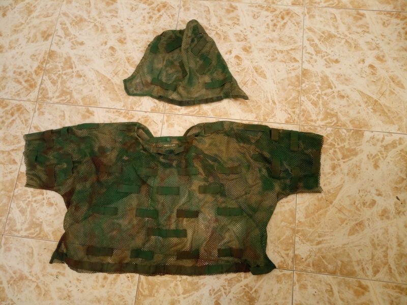 Manto ghillie con capucha