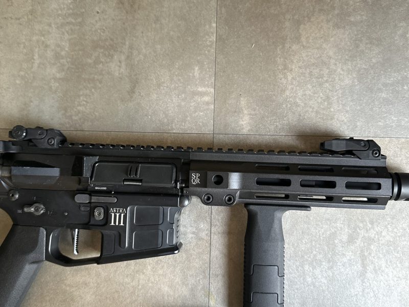 Secutor Astra III shadow aeg + 5 cargadores specna arms + chest rig de conquer