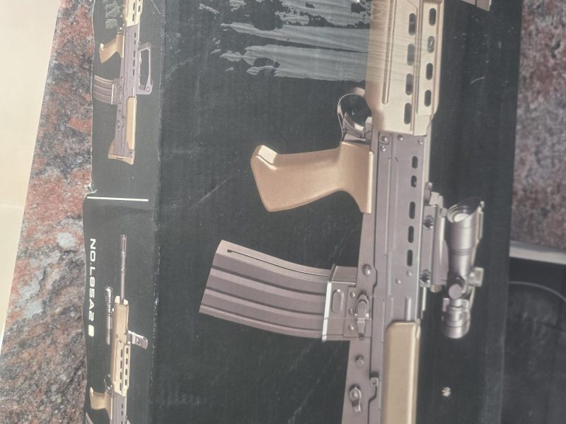 Airsoft gunL85A2
