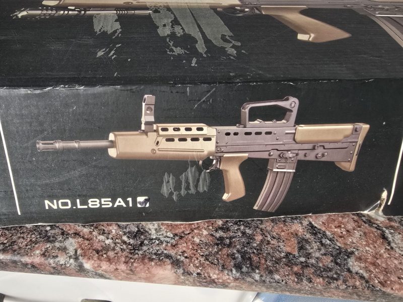 Airsoft gunL85A2