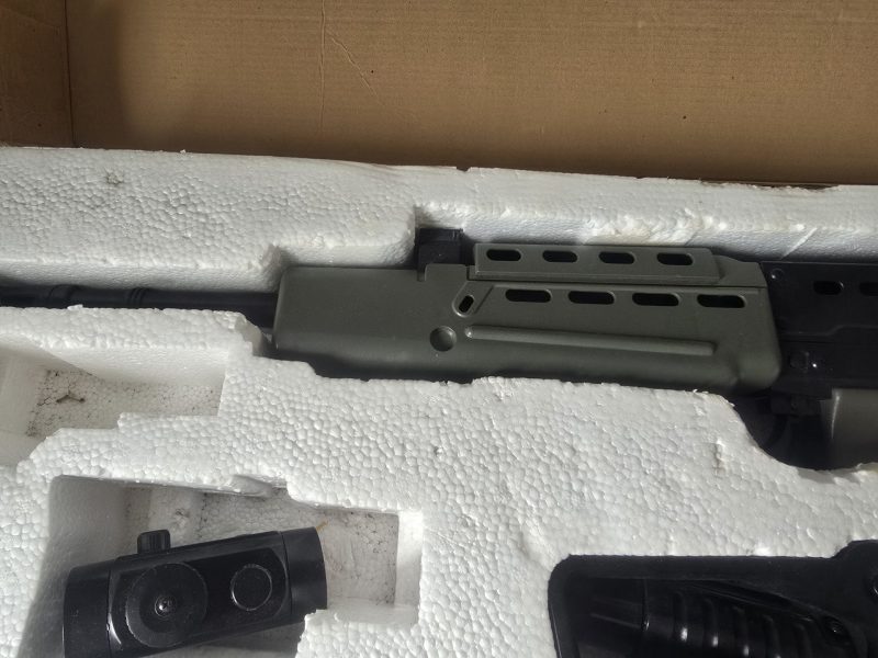 Airsoft gunL85A2