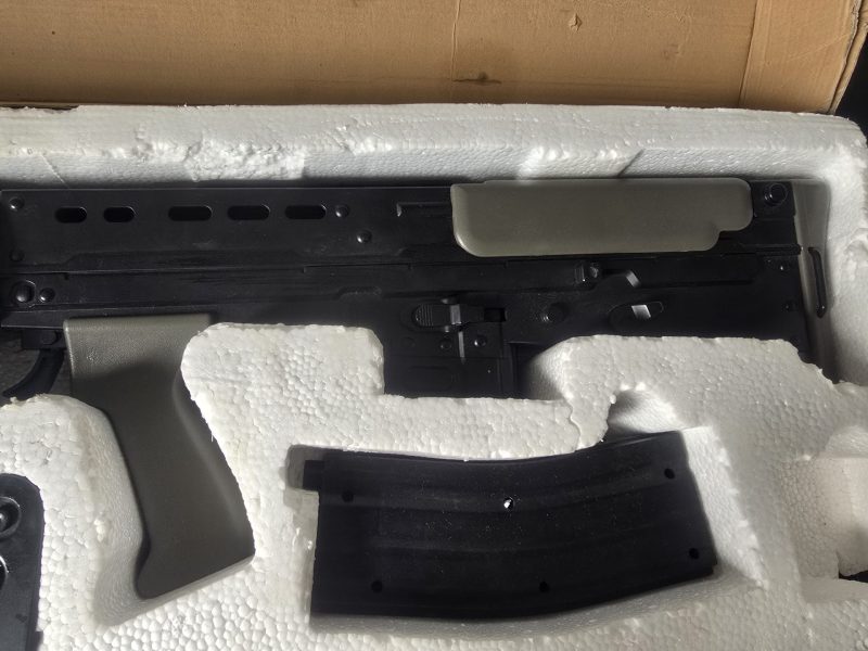 Airsoft gunL85A2