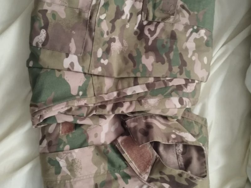 Uniforme militar multicam, leer bien