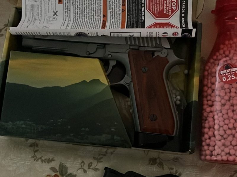 Pistola semiautomática