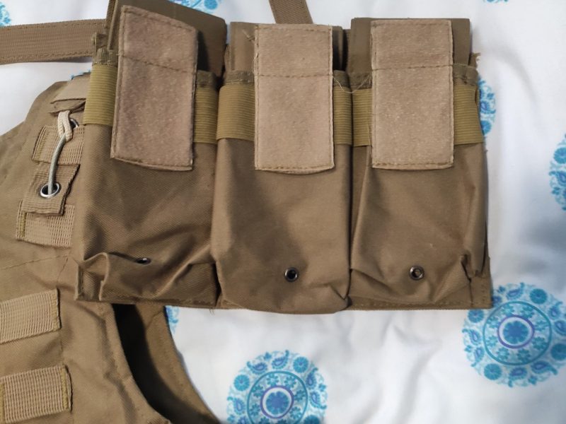 Se venden dos chalecos y un chest Rig