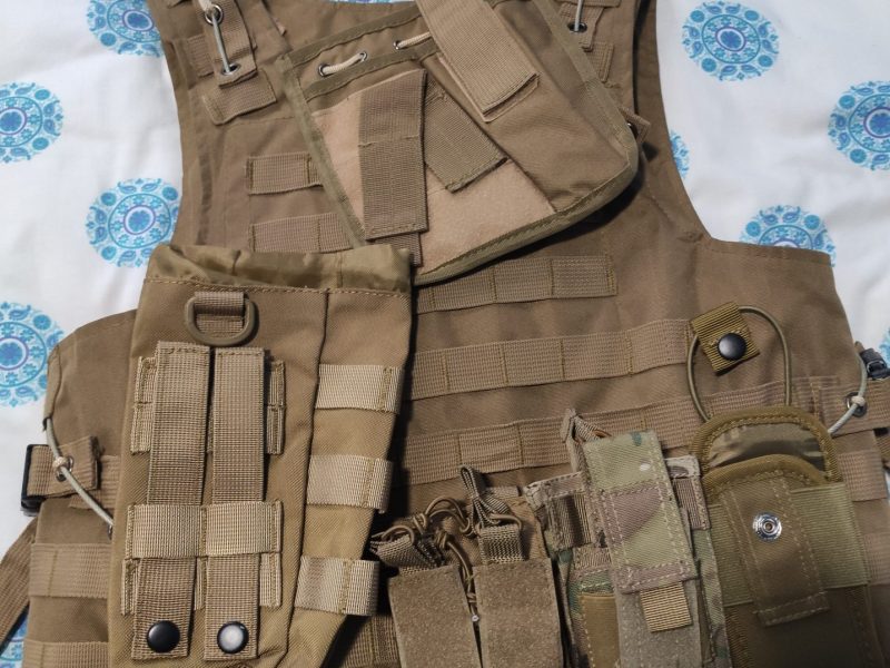Se venden dos chalecos y un chest Rig