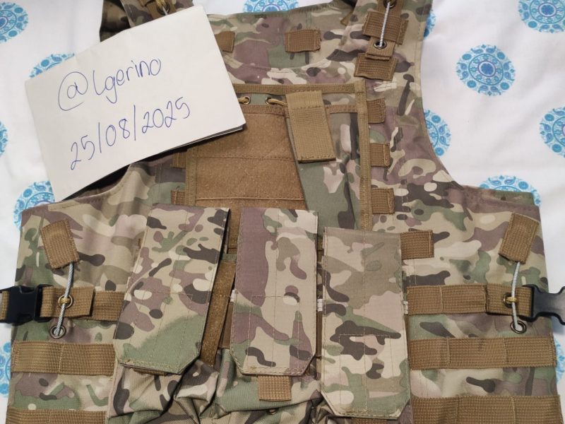 Se venden dos chalecos y un chest Rig