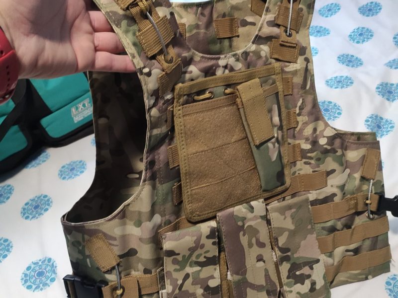 Se venden dos chalecos y un chest Rig