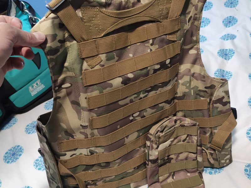 Se venden dos chalecos y un chest Rig