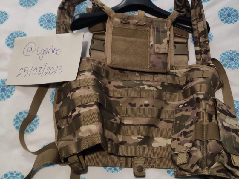 Se venden dos chalecos y un chest Rig
