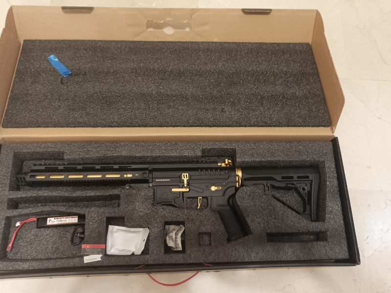 M4 Zion Arms R15 dorada y negra