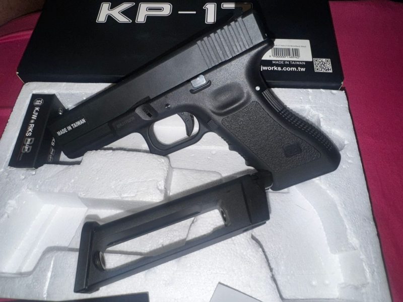 Glock 17 nueva sin uso . Blowbakc corredera metálicca.CO2