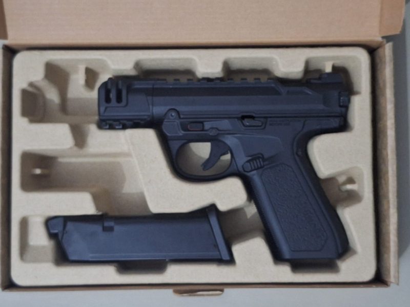 PISTOLA GAS ACTION ARMY AAP-01C SHINOBI NEGRA