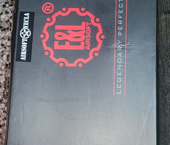 AK E&L NUEVA CON BATERÍA