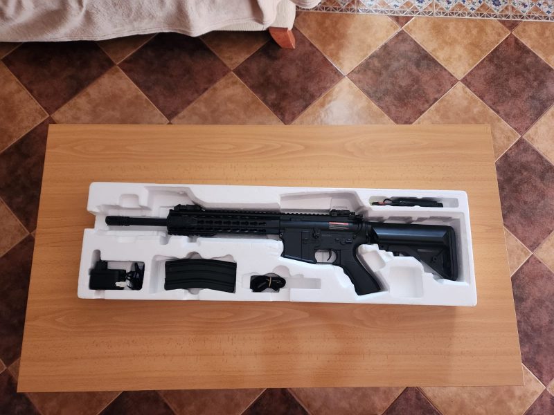 Replica M4, Eléctrica, Negra