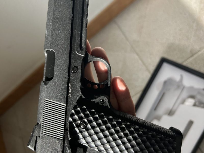 Pistola airsoft tipo 1911 HWASAN – 6mm, 99% nueva, con cargador y caja original