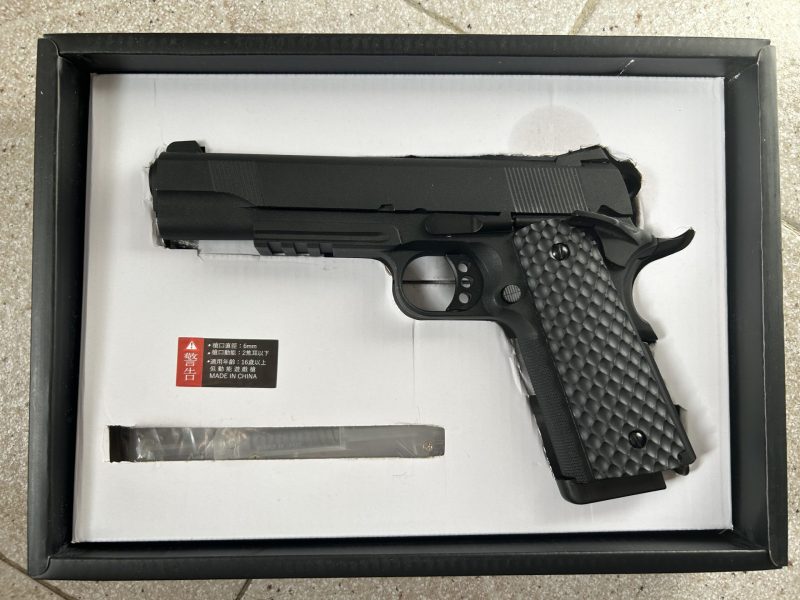 Pistola airsoft tipo 1911 HWASAN – 6mm, 99% nueva, con cargador y caja original