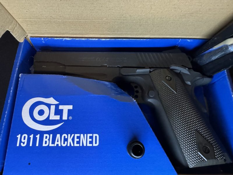 Colt 1911 cybergun (2 cargadores co2)