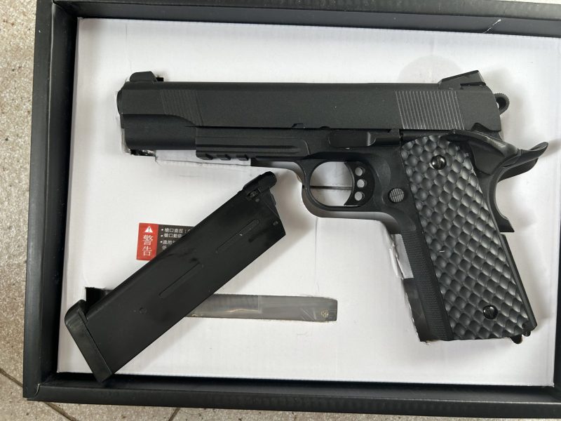 Pistola airsoft tipo 1911 HWASAN – 6mm, 99% nueva, con cargador y caja original