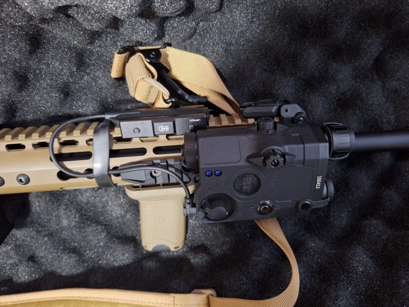 Réplica M4 Specna Arms SA-E09 Negra/Tan