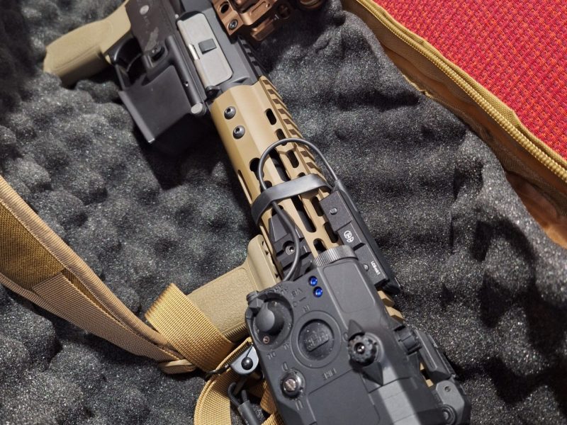 Réplica M4 Specna Arms SA-E09 Negra/Tan