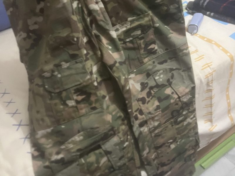 Vendo dos pantalones multicam y multicam black