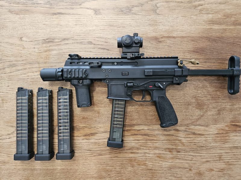 Maruyama (VFC) SCW-9 PRO GBB Sub Compact 2 Mags