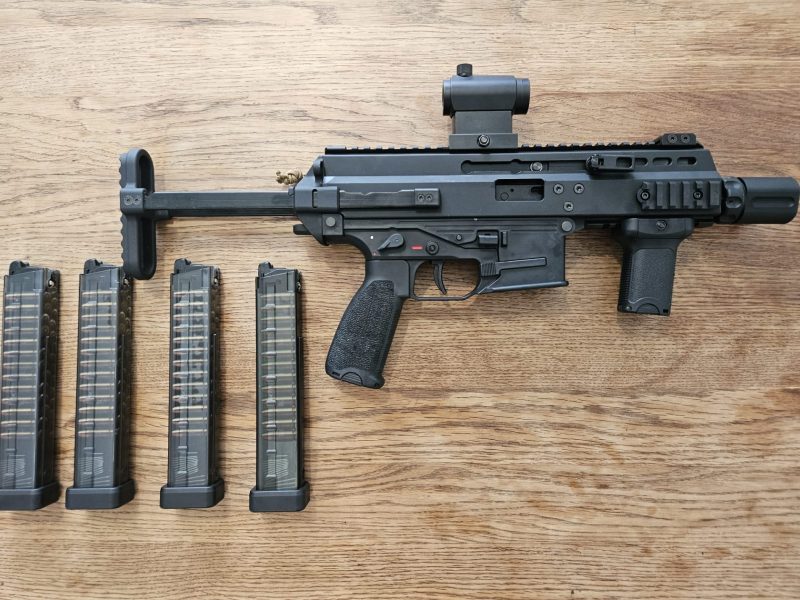 Maruyama (VFC) SCW-9 PRO GBB Sub Compact 2 Mags