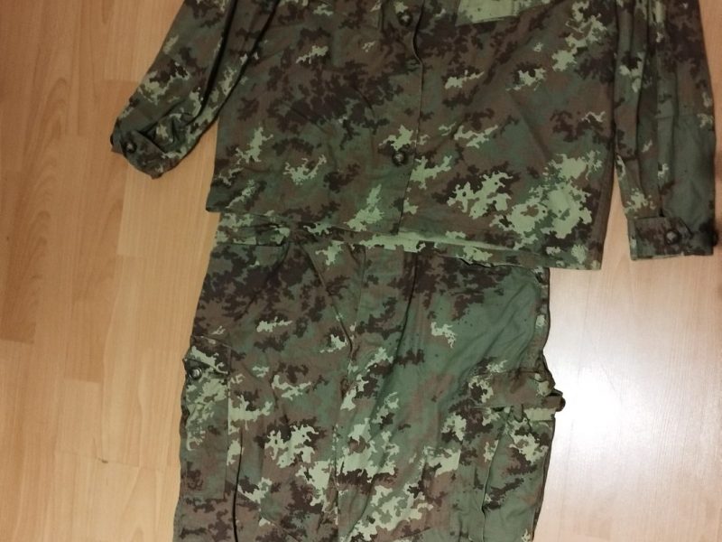 Conjunto de uniforme militar italiano con estampado vegetata XL.