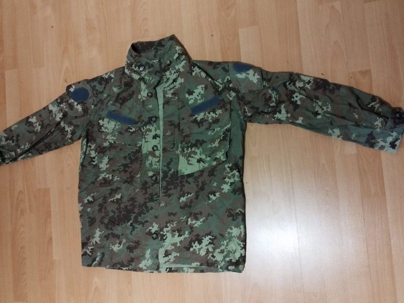 Conjunto de uniforme militar italiano con estampado vegetata XL.