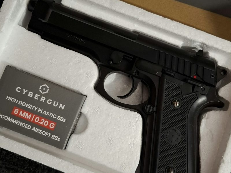 Pistola Cybergun PT92