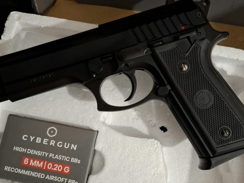 Pistola Cybergun PT92