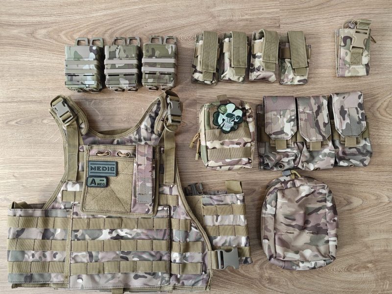 Chaleco táctico y pouches