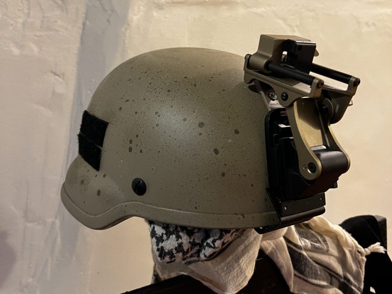 Casco MICH con montura para NVG