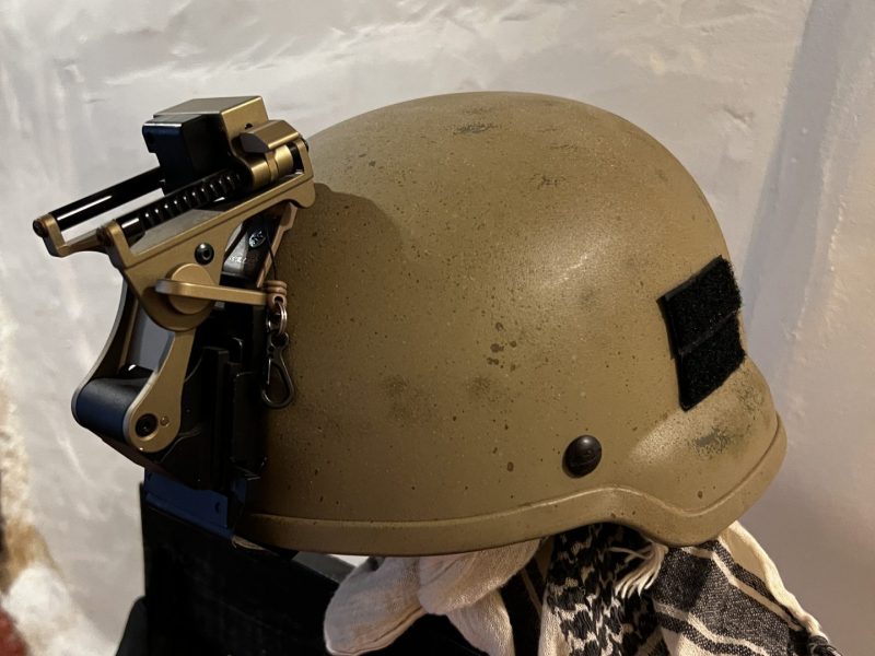 Casco MICH con montura para NVG