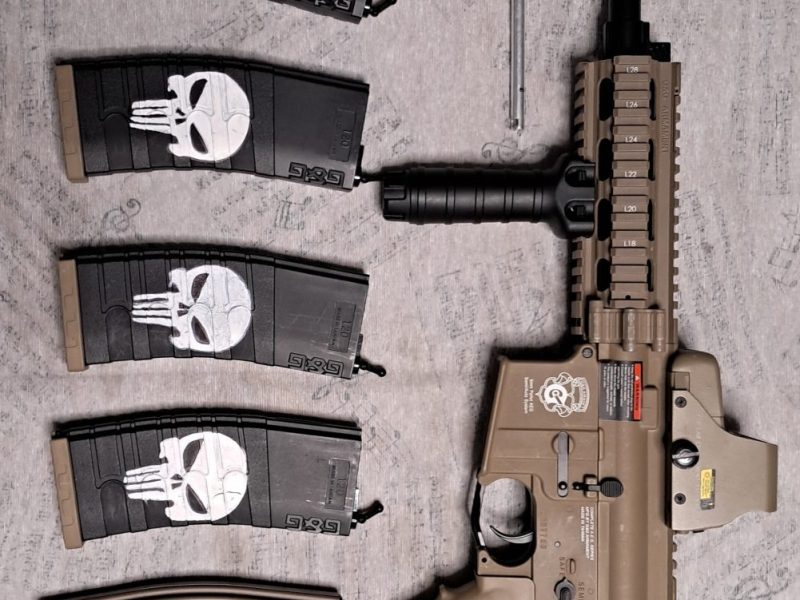 Réplica de airsoft + accesorios