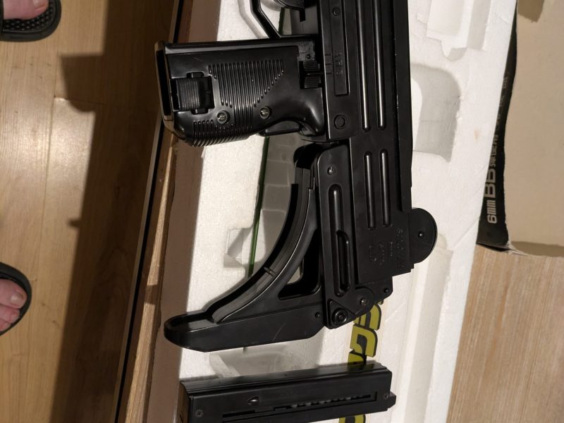 SMG UZI (Subfusil Uzi). Marui (Tokyo Marui).