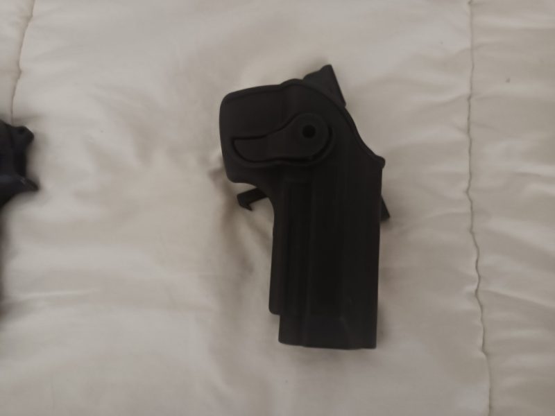 Vendo Beretta replica airsoft en muy buen estado con sus accesorios