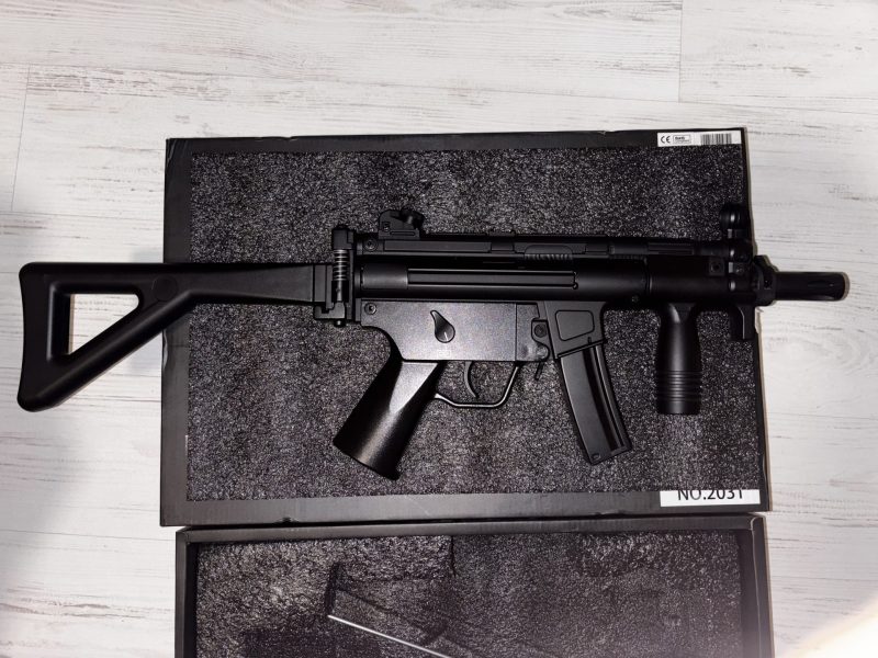MP5K Full Metal completamente nuevo (con balines - sin/con cargador)