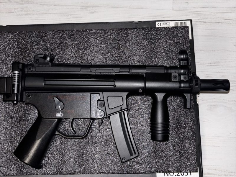 MP5K Full Metal completamente nuevo (con balines - sin/con cargador)