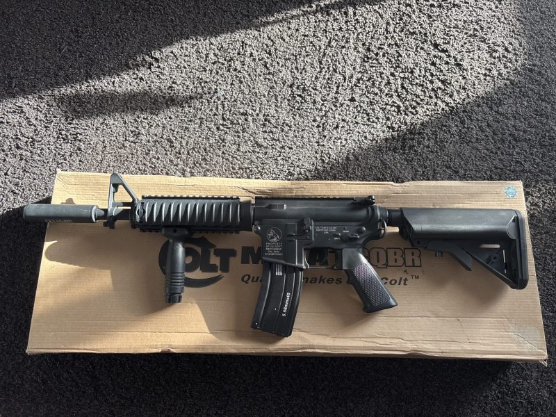 Réplica Airsoft M4-A1 CQBR Colt (Full Metal + Upgrades)