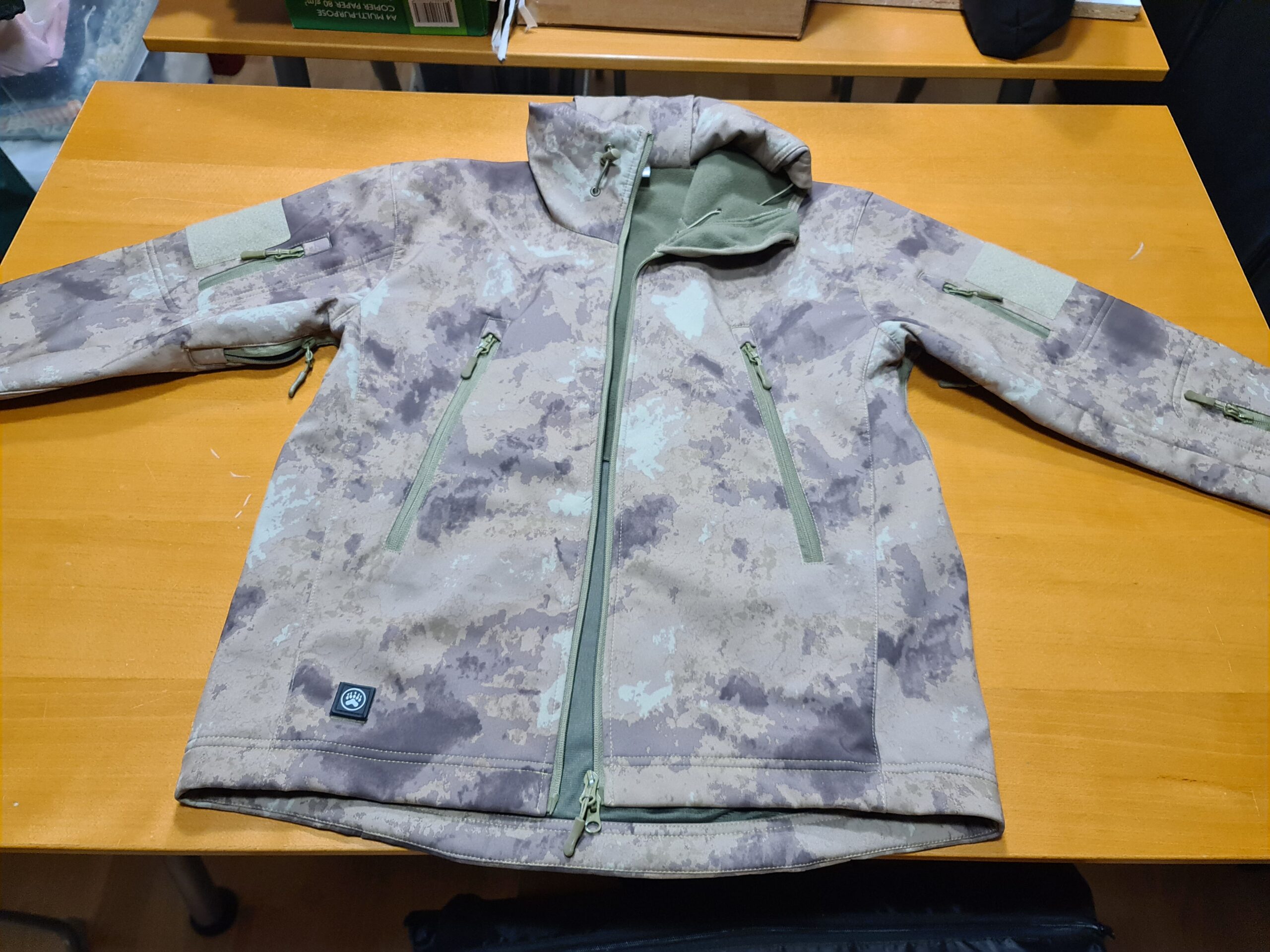Chaqueta tactica camuflaje ATACS FG, talla S