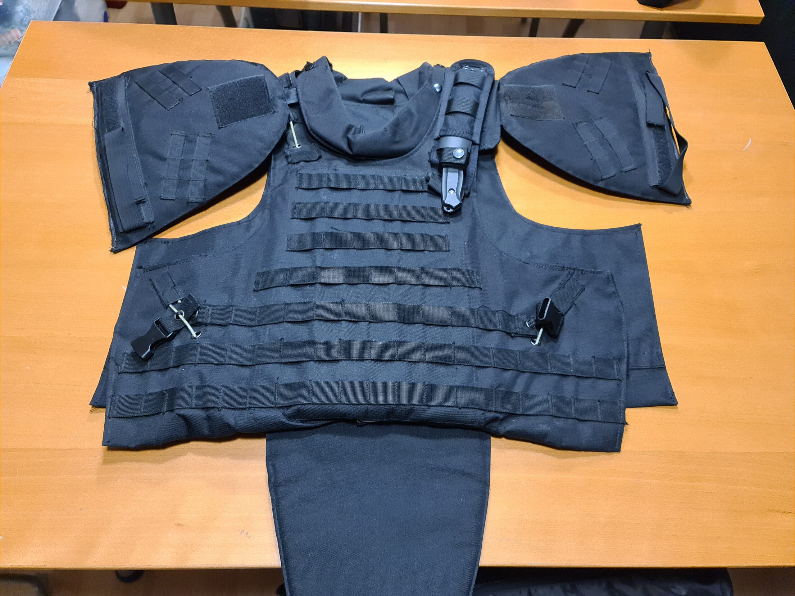 Chaleco tactico OTV completo y funda con cuchillo