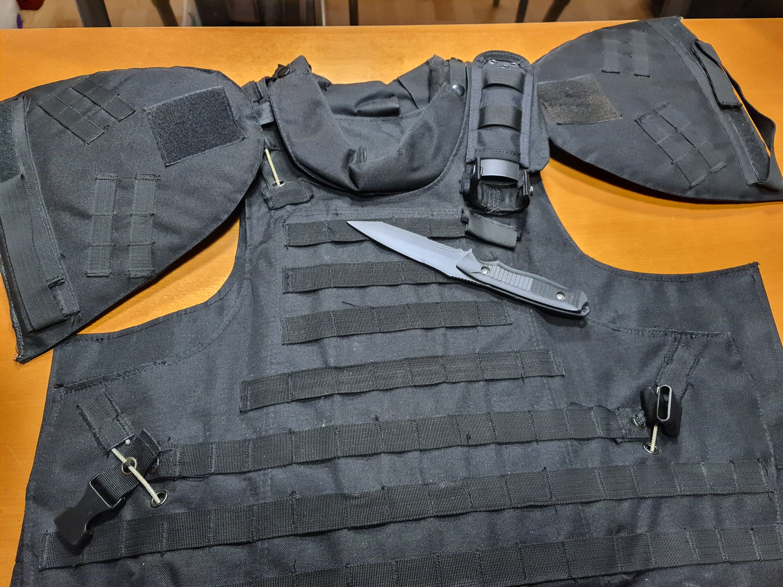 Chaleco tactico OTV completo y funda con cuchillo