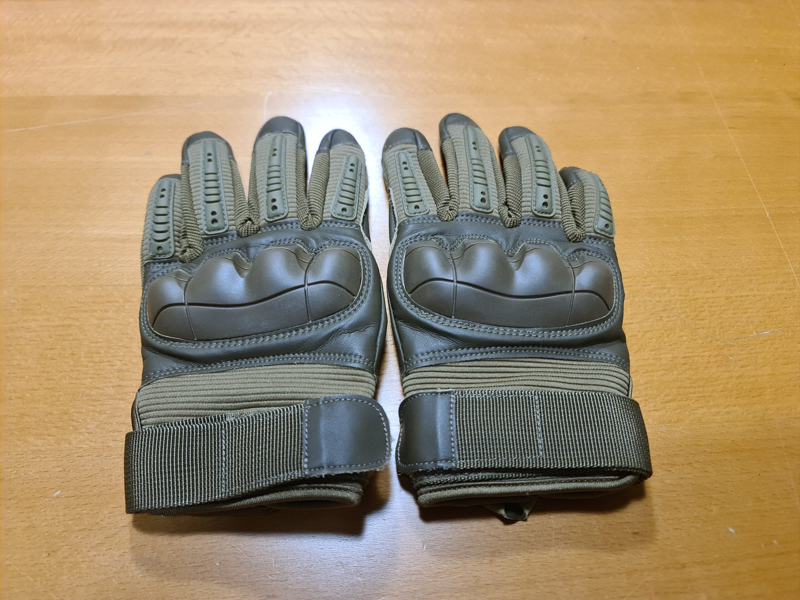 Guantes tacticos marrones