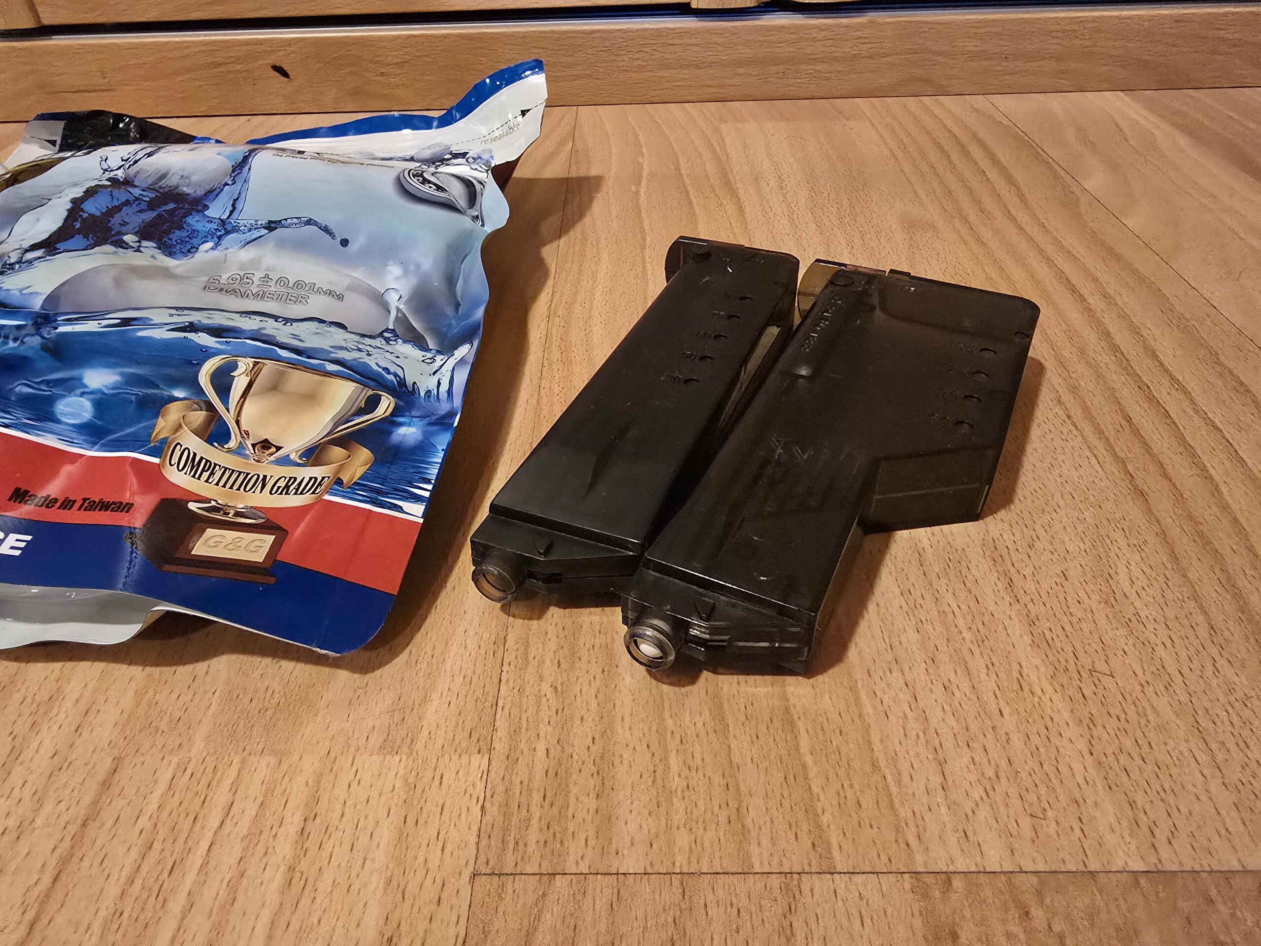 Bolas Airsoft y porta cargadores BBS
